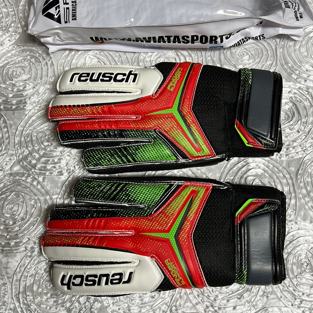 Reusch receptor finger support